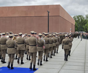 „Budowaliśmy samolot w trakcie lotu z pożarem”. Generał Molenda przechodzi do NATO