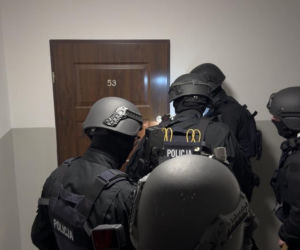 Udawali partnerów, robili z kobiet towar. Kilkadziesiąt ofiar gangu z Łódzkiego