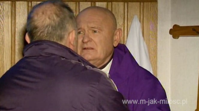 M jak miłość odc. 1145. Rafał (Przemysław Bluszcz), ksiądz (Maciej Damięcki)
