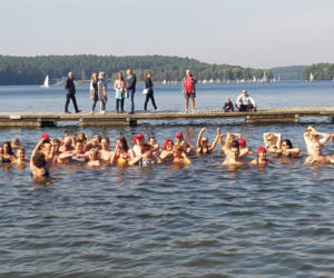 „Kąpiący się zimą Olsztyn” zainaugurowali sezon zimowych kąpieli