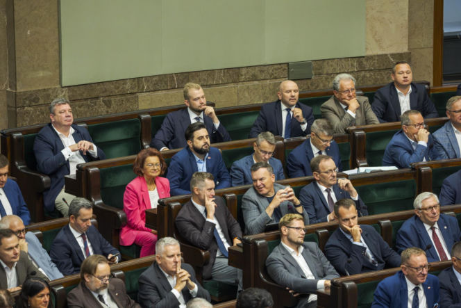 Powakacyjna rewia mody w Sejmie