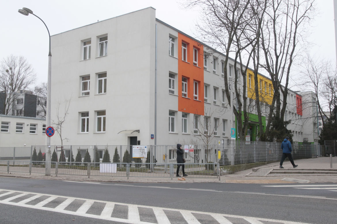 Te szkoły w Warszawie zamknięto przez COVID 