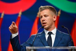 Miliony, nieruchomości i euro. Majątek Pétera Magyara pod lupą