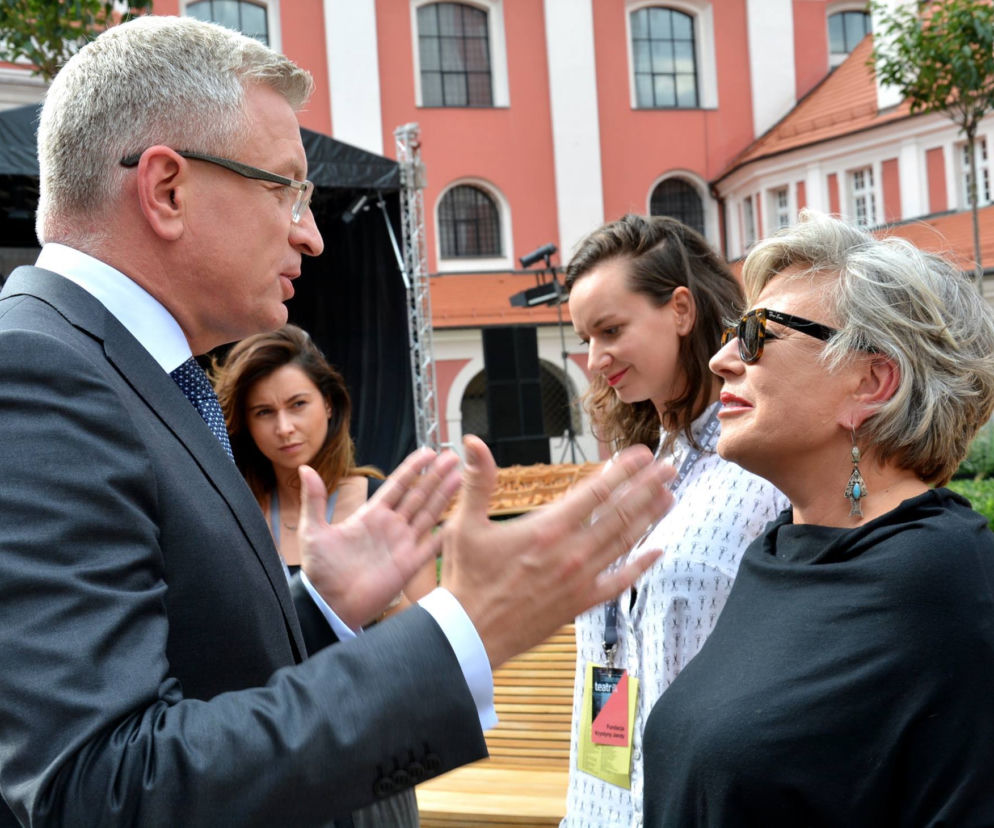 Prezydent Poznania broni zaszczepionych artystów i błyszczy zdjęciem z Jandą. Wylał się ogromny hejt