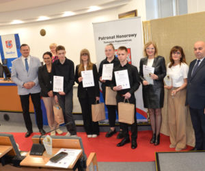 „Plastyczne Oscary” i mosty między pokoleniami. Wielki finał konkursów w ramach kampanii „Widzę – rozmawiam – reaguję” w Siedlcach