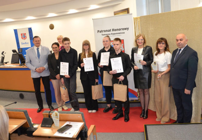 „Plastyczne Oscary” i mosty między pokoleniami. Wielki finał konkursów w ramach kampanii „Widzę – rozmawiam – reaguję” w Siedlcach