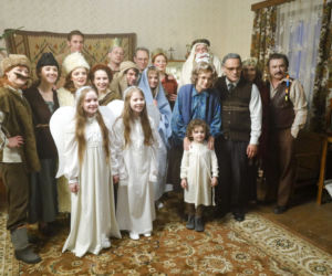 Stulecie Winnych 4: Julia (Nadia Głazińska), Ula (Sabina Bendarz), Mania (Magdalena Walach), Andzia (Barbara Wypych), Stanisław (Jan Wieczorkowski)