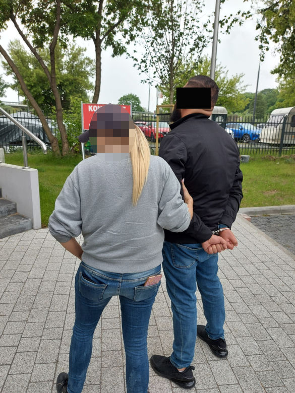 Okradł ze wspólnikami mieszkanie. Wpadli, bo zgubił w nim paragon
