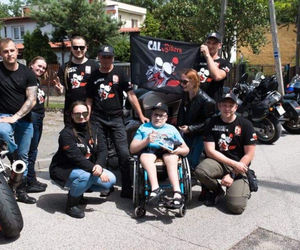 Gabryś przeszedł 17 operacji, tylko na twarzy i dłoniach nie ma blizn. Jego pają jest pomoc innym!