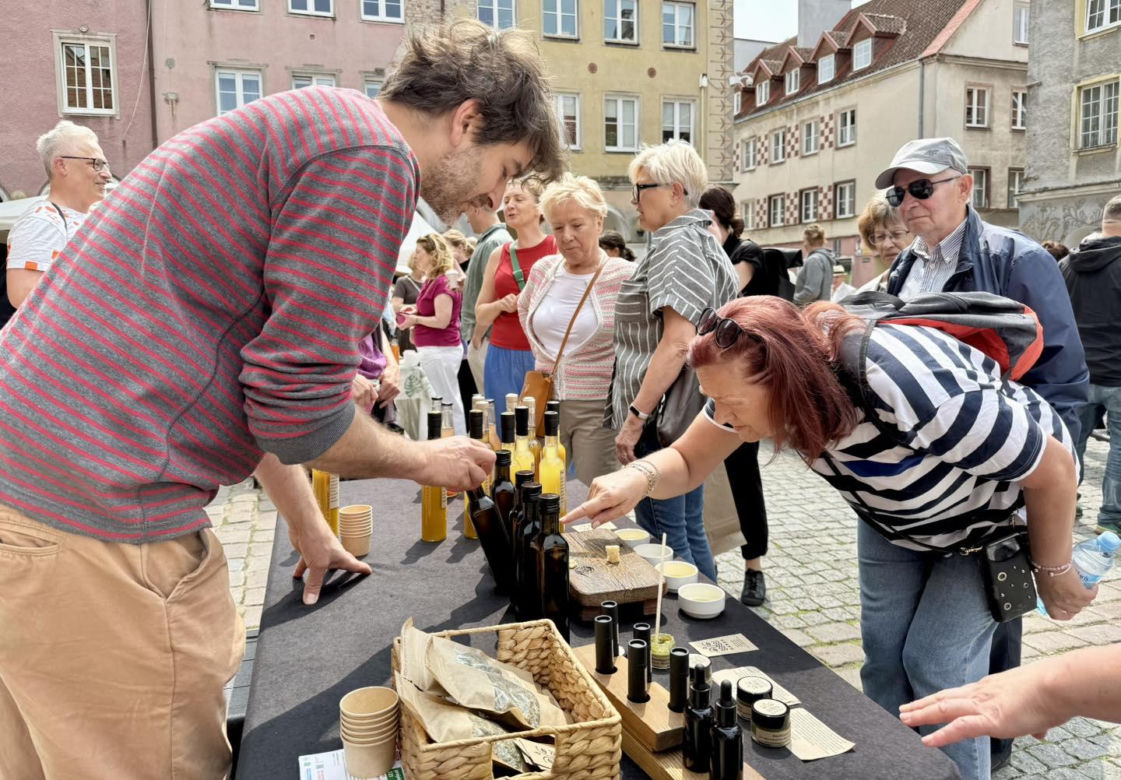 Stare Miasto w Olsztynie odżyło. Tak wyglądało niedzielne targowisko. Zobacz zdjęcia!