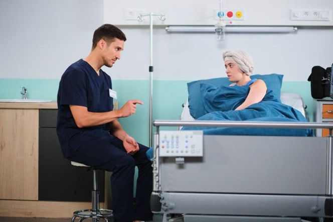 "Pierwsza miłość", odcinek 4156: Marta udaje się do kostnicy zobaczyć ciało swojego prześladowcy. Dokonuje szokującego odkrycia