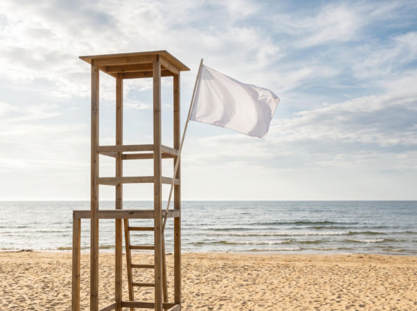 Sinice Mielno. Czy w Mielnie można się kąpać 30.08? Flaga, warunki pogodowe