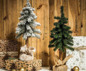 Choinka na pniu: jak ją zrobić i ubrać na Boże Narodzenie?