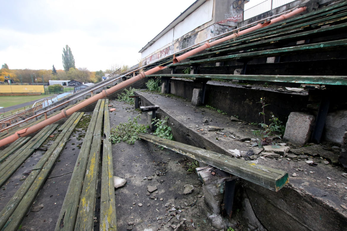 Stary stadion Skry zostanie rozebrany. Dziś grozi katastrofą budowlaną 