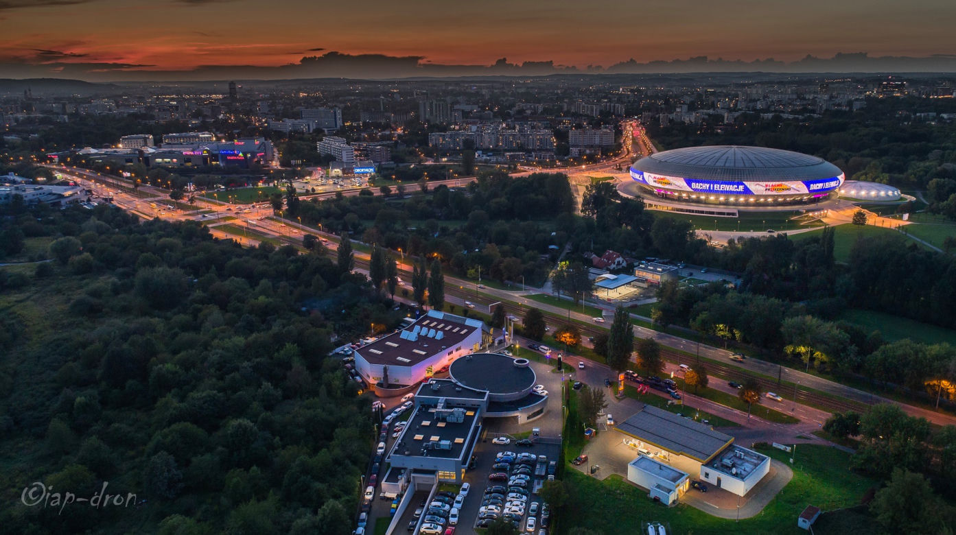 Kraków niczym Las Vegas. Takich zdjęć nocnego miasta jeszcze nie widziałeś!