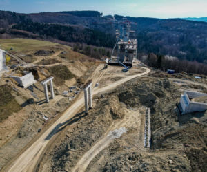 Najwyższa estakada w Polsce powstaje na S19 Babica Jawornik. Na plac budowy prowadzą serpentyny