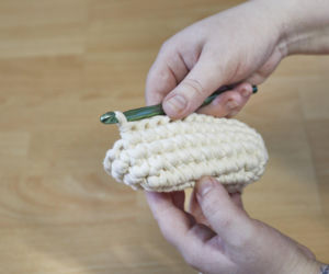 Instrukcja wykonania szydełkowej torebki DIY – krok 4.