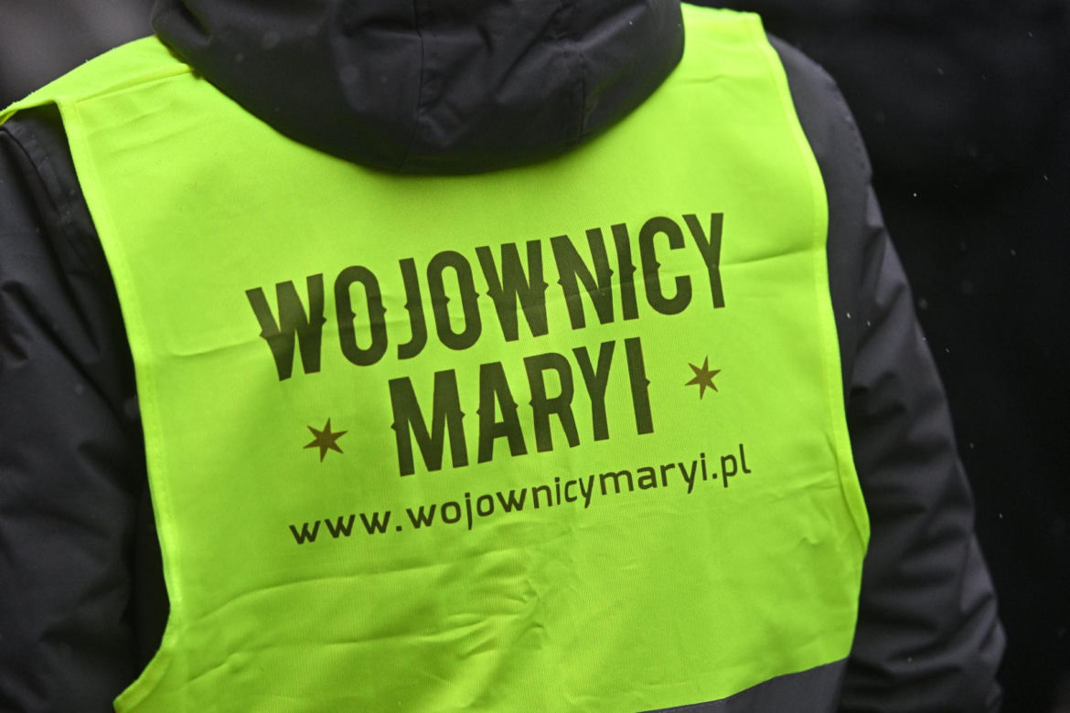 Wojownicy Maryi w pokutnej procesji różańcowej