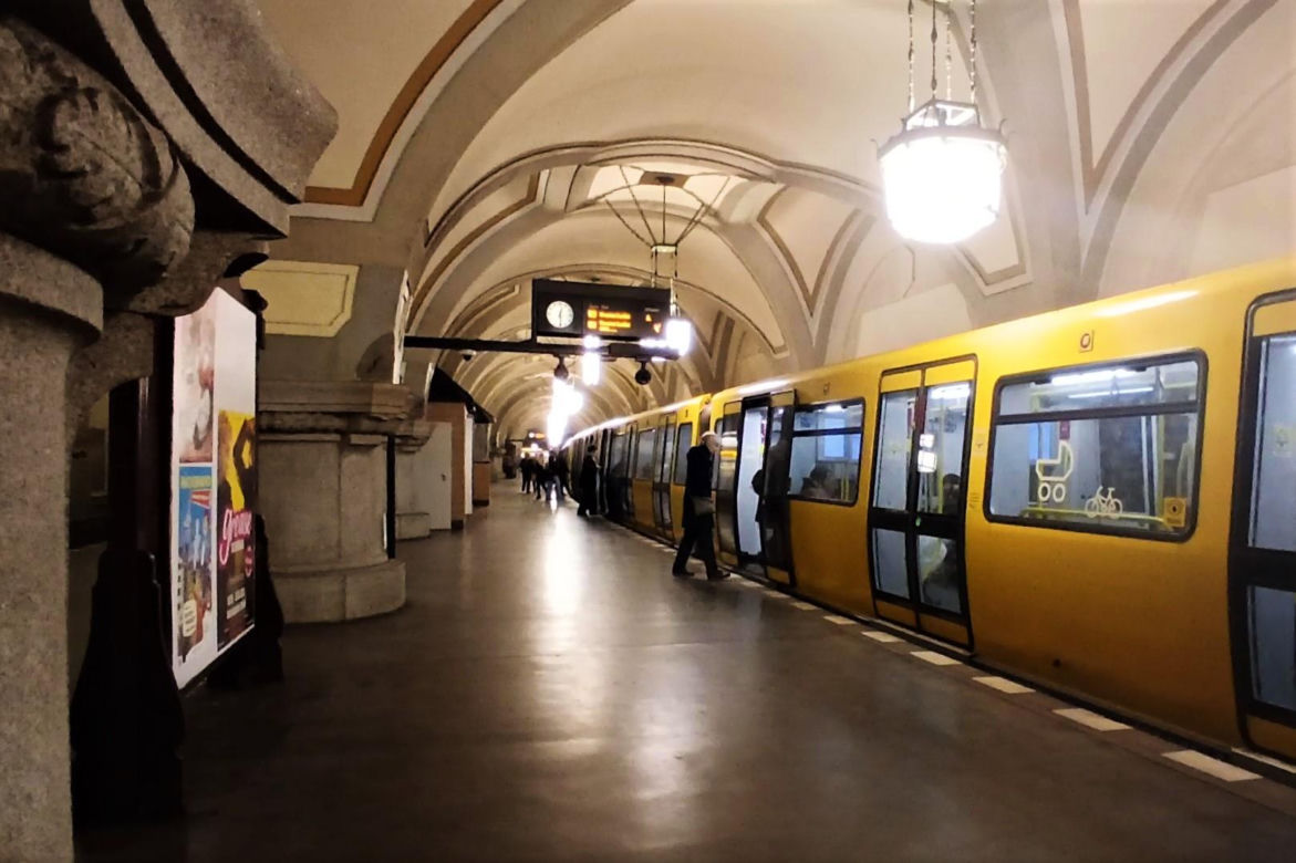 Stacja U-Bahn Heidelberger Platz w Berlinie