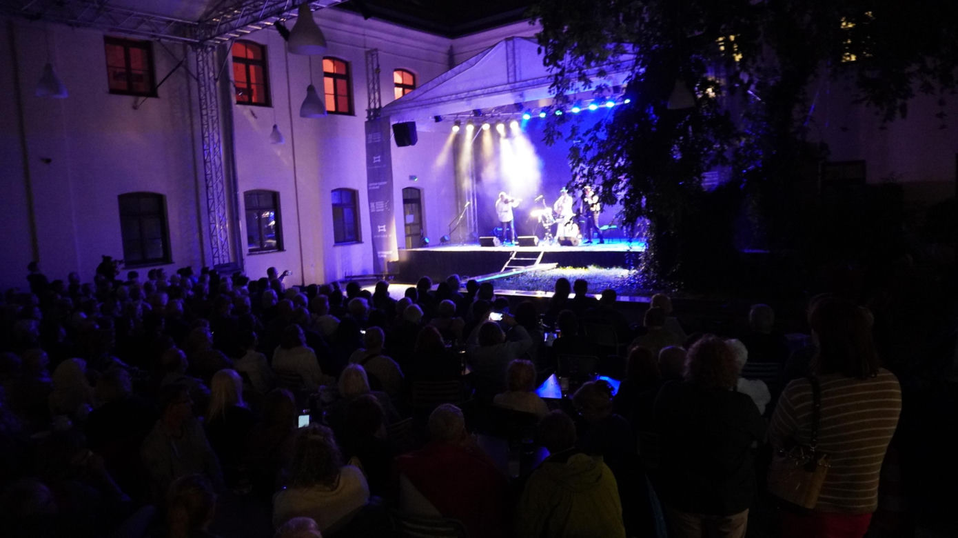 Deszczowy koncert Karoliny Trybały na Lubliner Festival 2024