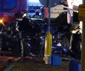 BMW zmasakrowane przez ciężarówkę. Poważny wypadek przy trasie S8