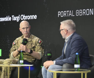 Warszawskie Targi Obronne. Scena Biała. Fire chat: Gen. Chmielewski o pasji do cyberbezpieczeństwa i i ekstremalnego biegania