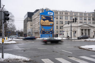 Nowy mural Wedla na Kamionku. Wskazuje konkretny kierunek 