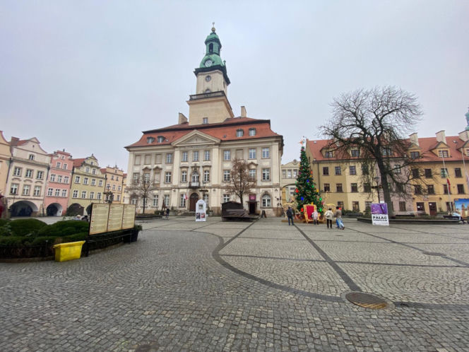 Jelenia Góra: Pogrzeb 11-letniej Danusi. Całe miasto pogrążone w smutku