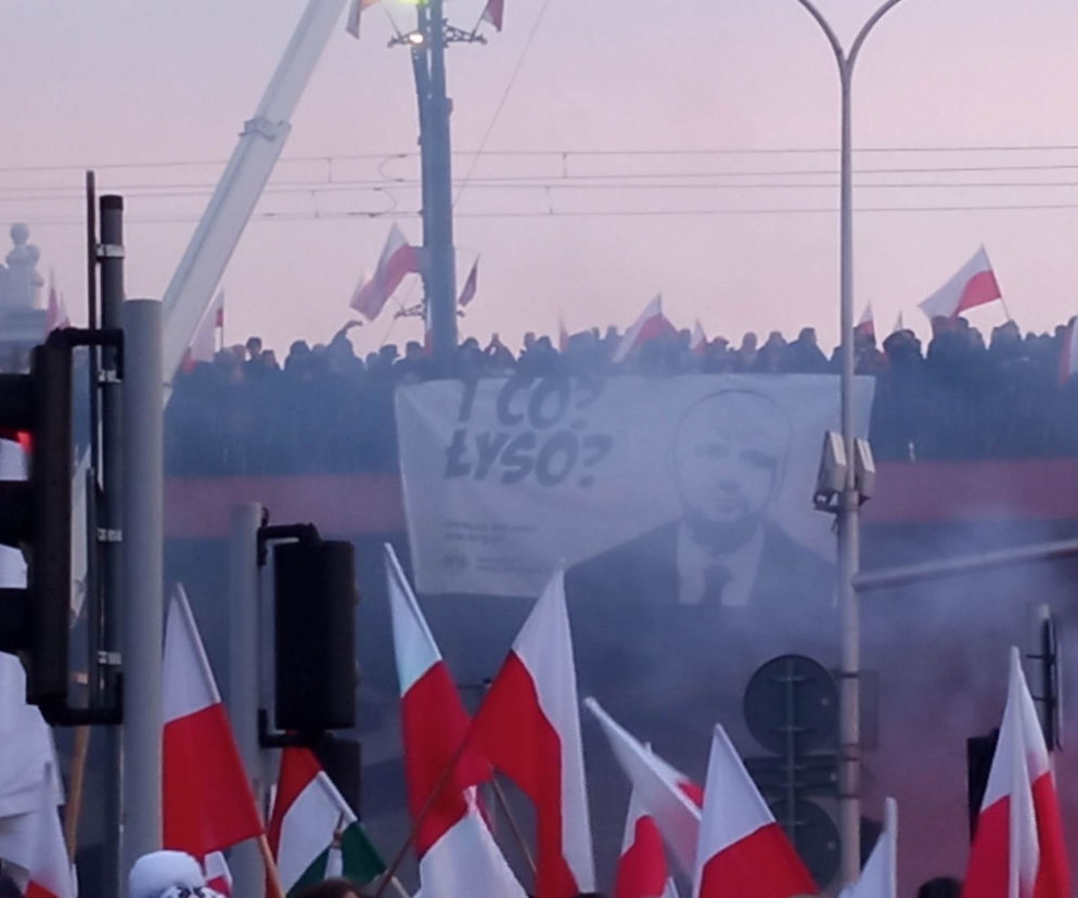 Marsz Niepodległości 2021. Spalenie niemieckiej flagi! Wiceszef MSWiA komentuje