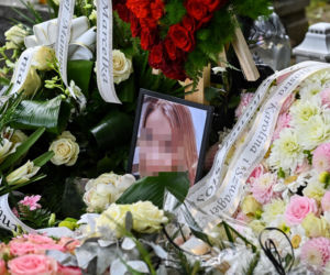 Kolbudy. Grób Pauliny tonie w morzu kwiatów [ZDJĘCIA]