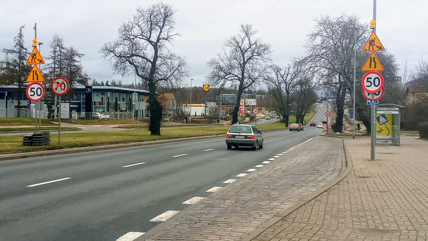 Ulica rozkopana, drzewa wycięte, kierowcy narzekają. Co z nowym dojazdem do sklepu IKEA w Szczecinie?