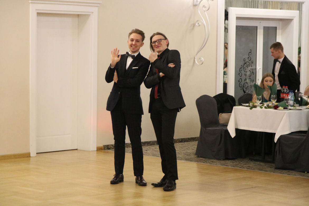 Zabawa studniówkowa Technikum nr 10 w Rzeszowie. Tak bawili się tegoroczni maturzyści [GALERIA]