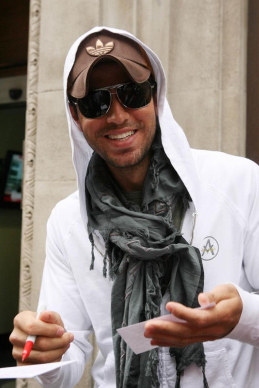 Enrique Iglesias kończy karierę! Zobacz jak się zmieniał!