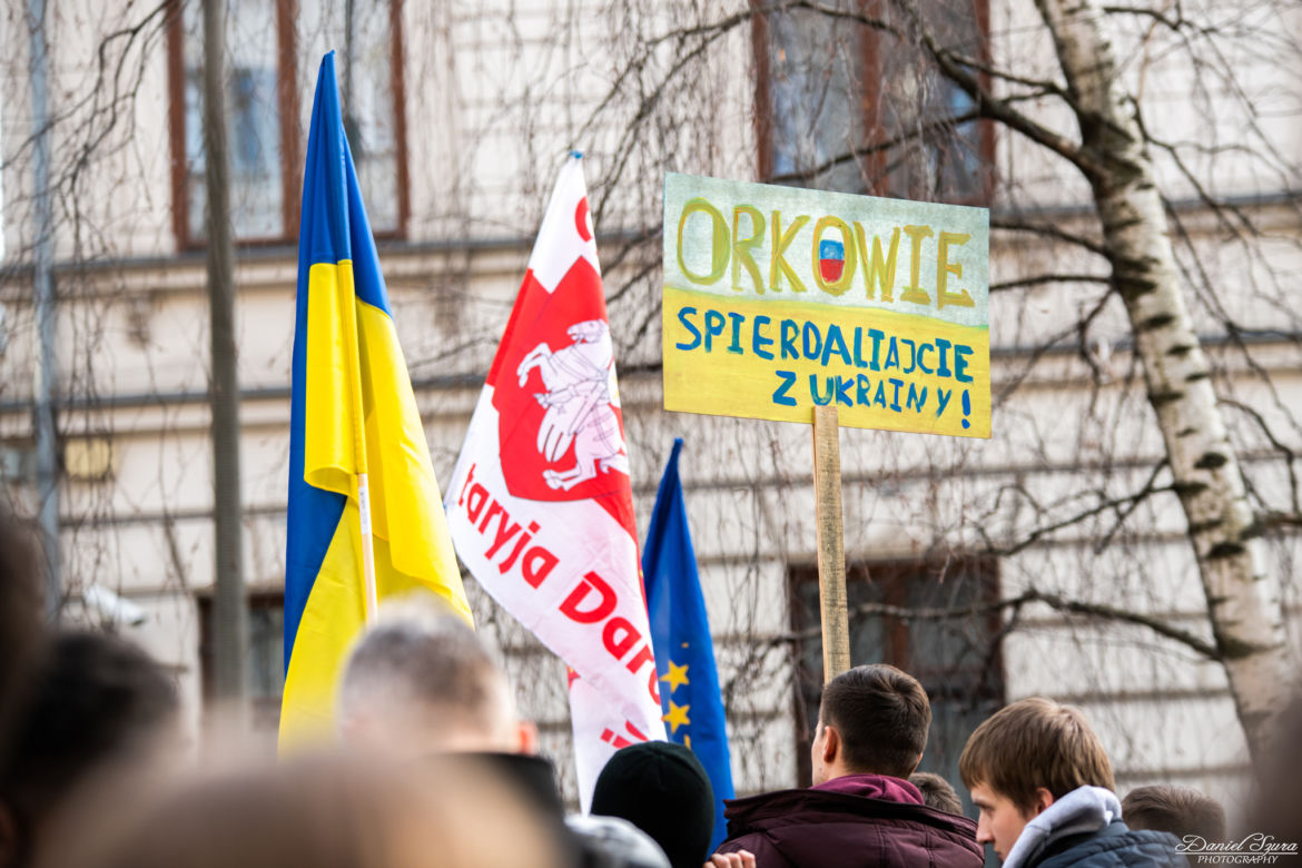  Kraków solidarny z Ukrainą. Setki osób przyszło na manifestację [ZDJĘCIA]
