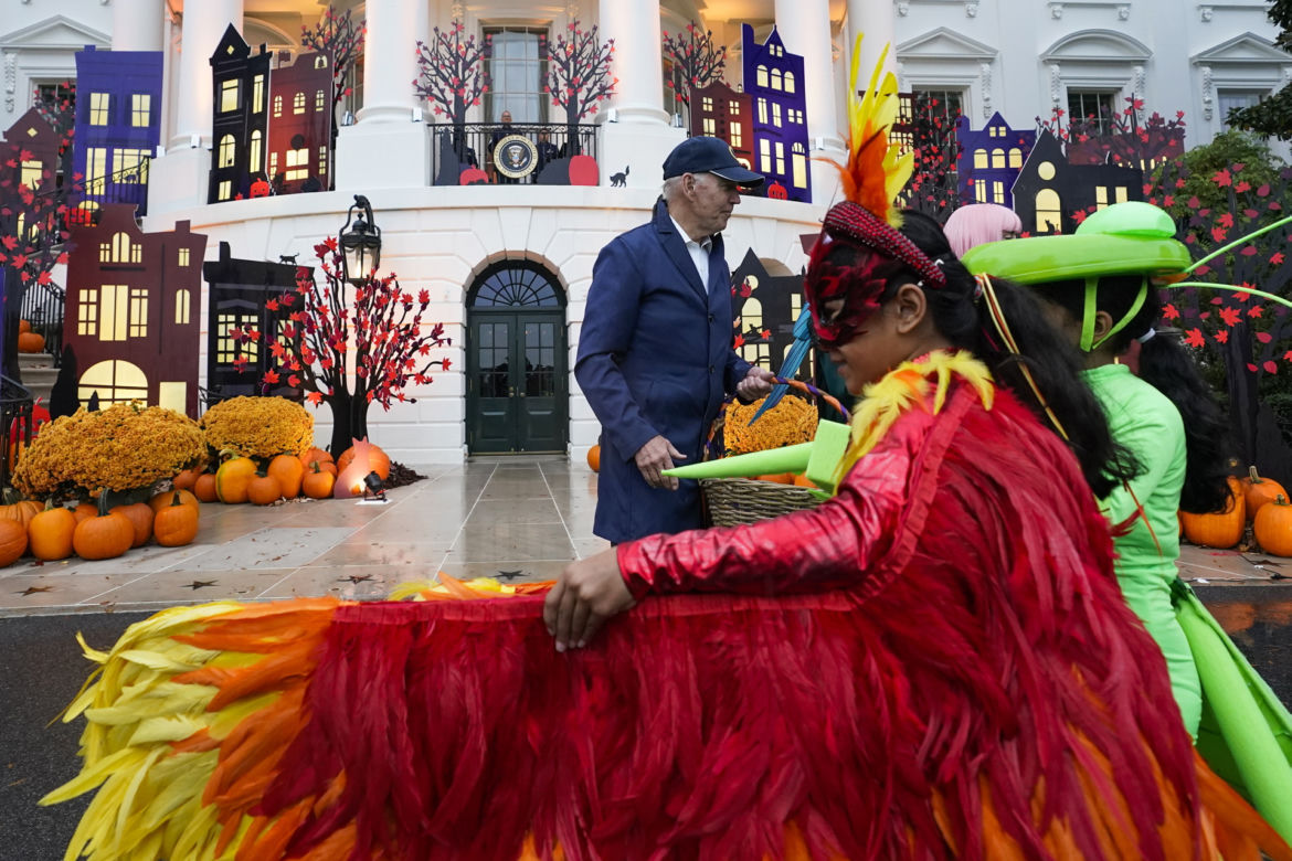 Pierwsza dama przebrała się na Halloween! Miała skrzydła i perukę. Jak wyglądała?