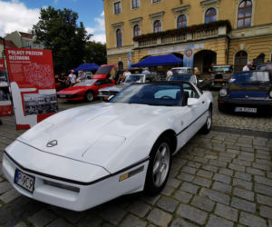 Klasyki motoryzacji na Rynku w Ostrowie Wielkopolskim