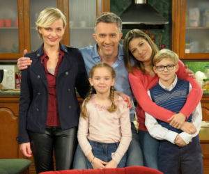 Pierwsza miłość. Tomek (Oskar Wojciechowski), Zosia (Dorota Łukasiewicz-Kwietniewska), Kinga (Aleksandra Zienkiewicz), Artur (Łukasz Płoszajski), Stasia (Karolina Hildebrandt)