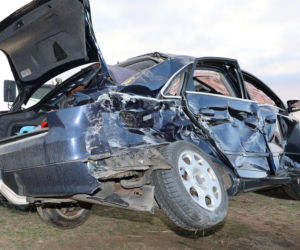 Autobus szkolny gruchnął w Audi. Dzieci wśród poszkodowanych