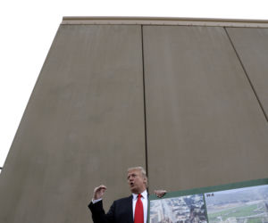 Trump z inspekcją na granicy