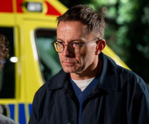 Na sygnale, odcinek 835: nietypowe wezwanie do utraty słuchu przybiera dramatyczny obrót, gdy pojawia się niestabilny mąż pacjentki