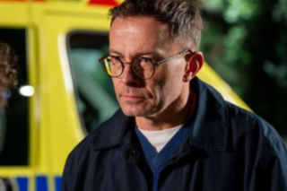 Na sygnale, odcinek 835: nietypowe wezwanie do utraty słuchu przybiera dramatyczny obrót, gdy pojawia się niestabilny mąż pacjentki