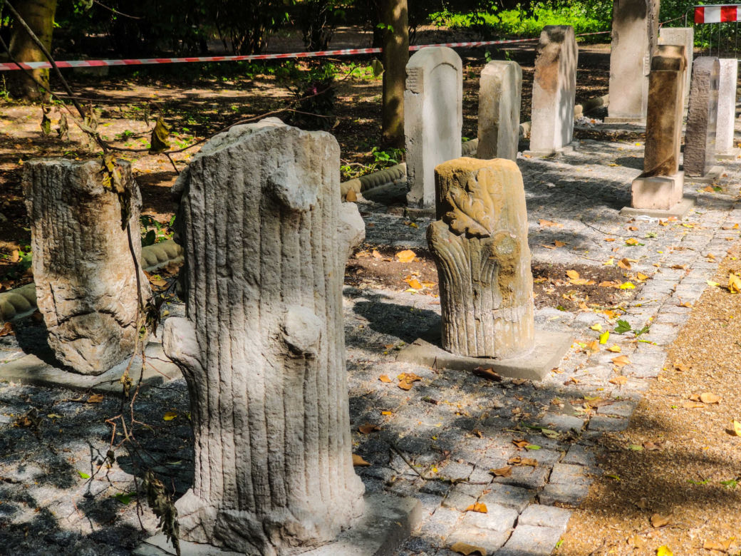 Lapidarium w parku Chopina