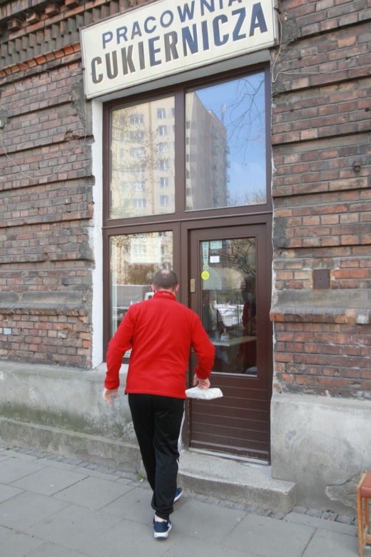 Cukiernia na Woli nie daje się wirusowi