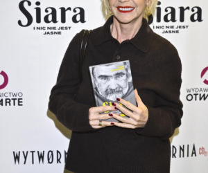 Markowska przytulała męża, Ostałowska zaskoczyła sylwetką, Ścibakówna błyszczała na premierze biografii Rewińskiego