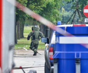 BOMBA POD SAMOCHODEM NAUCZYCIELKI.