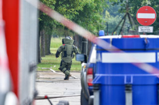 BOMBA POD SAMOCHODEM NAUCZYCIELKI.