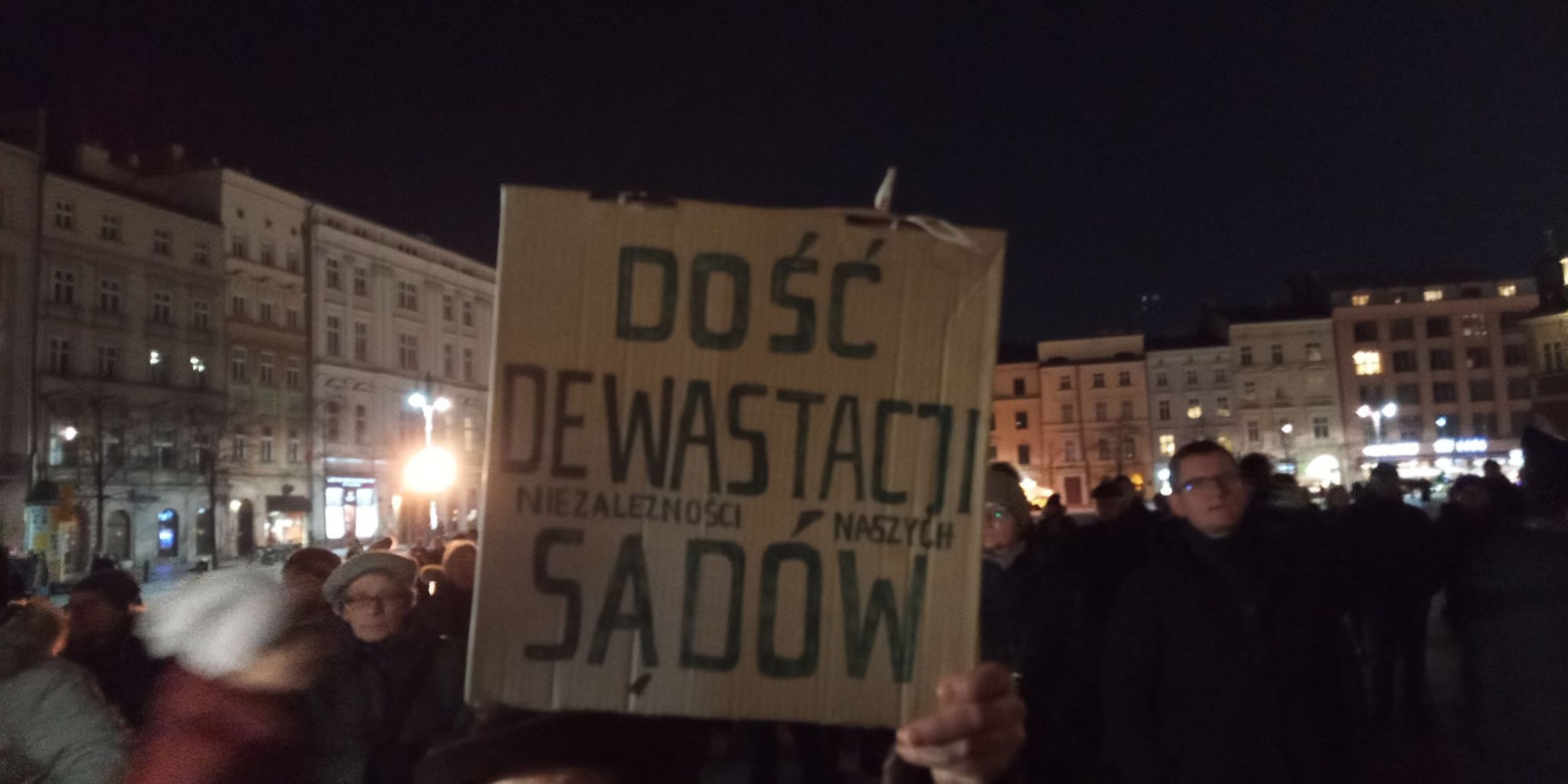 Krakownianie manifestowali w obronie sędziów i praworządności