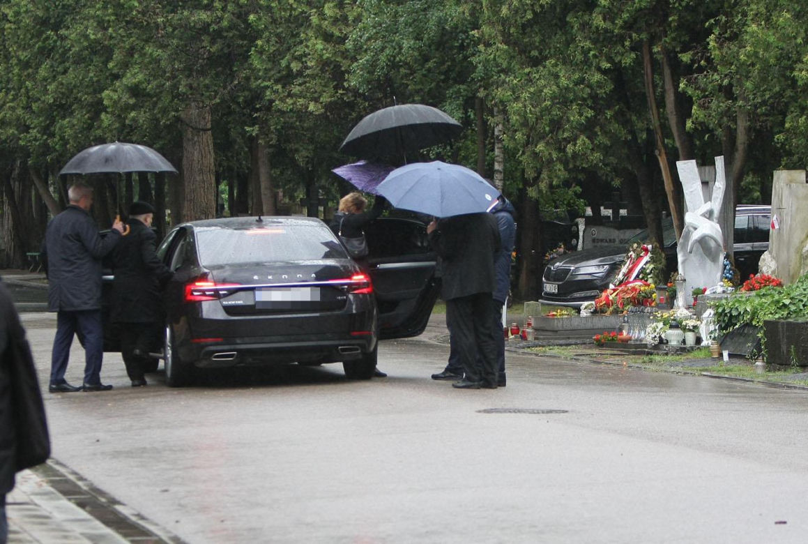 Morawiecki pod ochroną na miesięcznicy 