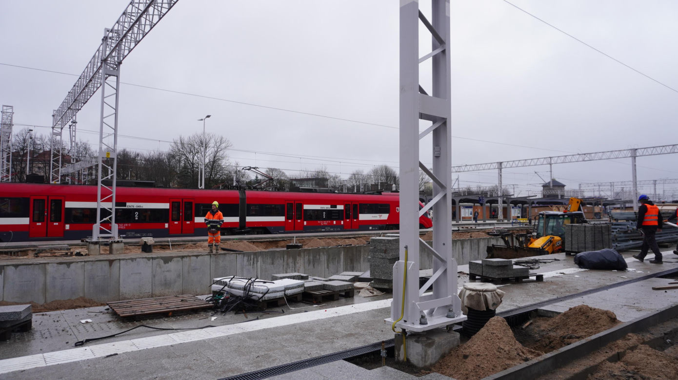 Postępują prace nad konstrukcją budynku Dworca Głównego w Olsztynie. Perony niemal na ukończeniu [ZDJĘCIA]