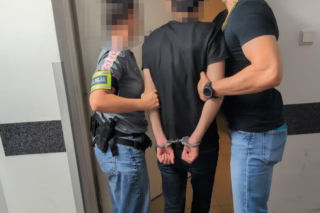 Napadli go przy wpłatomacie i próbowali wciągnąć do auta. 5 Gruzinów w rękach policji 
